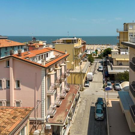 Residence Uno Studio&Suites Rimini Eksteriør billede