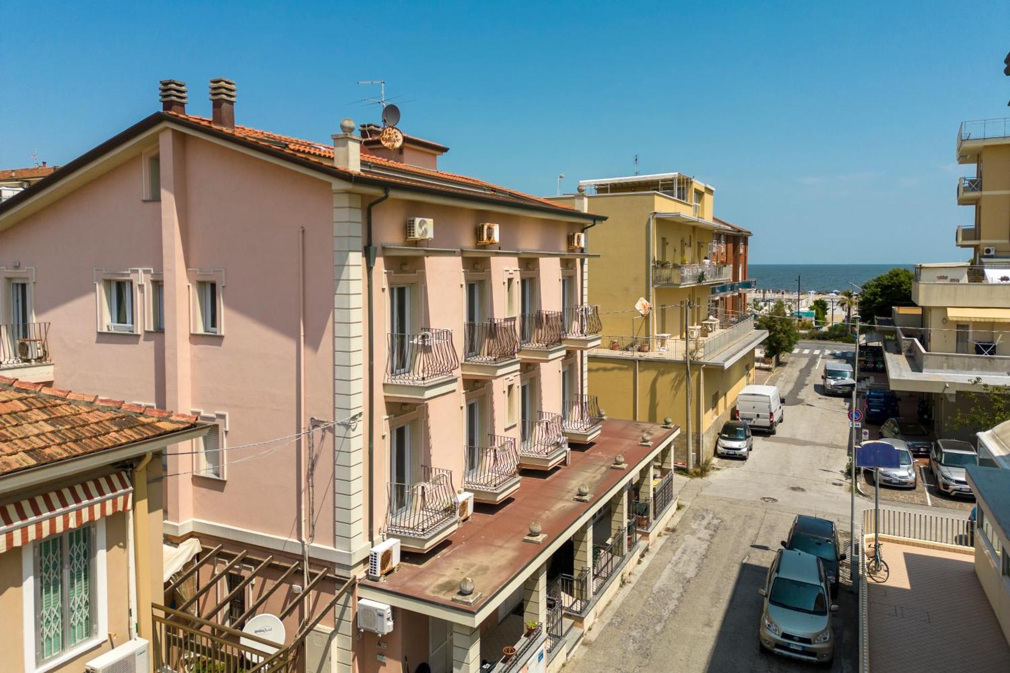 Residence Uno Studio&Suites Rimini Eksteriør billede