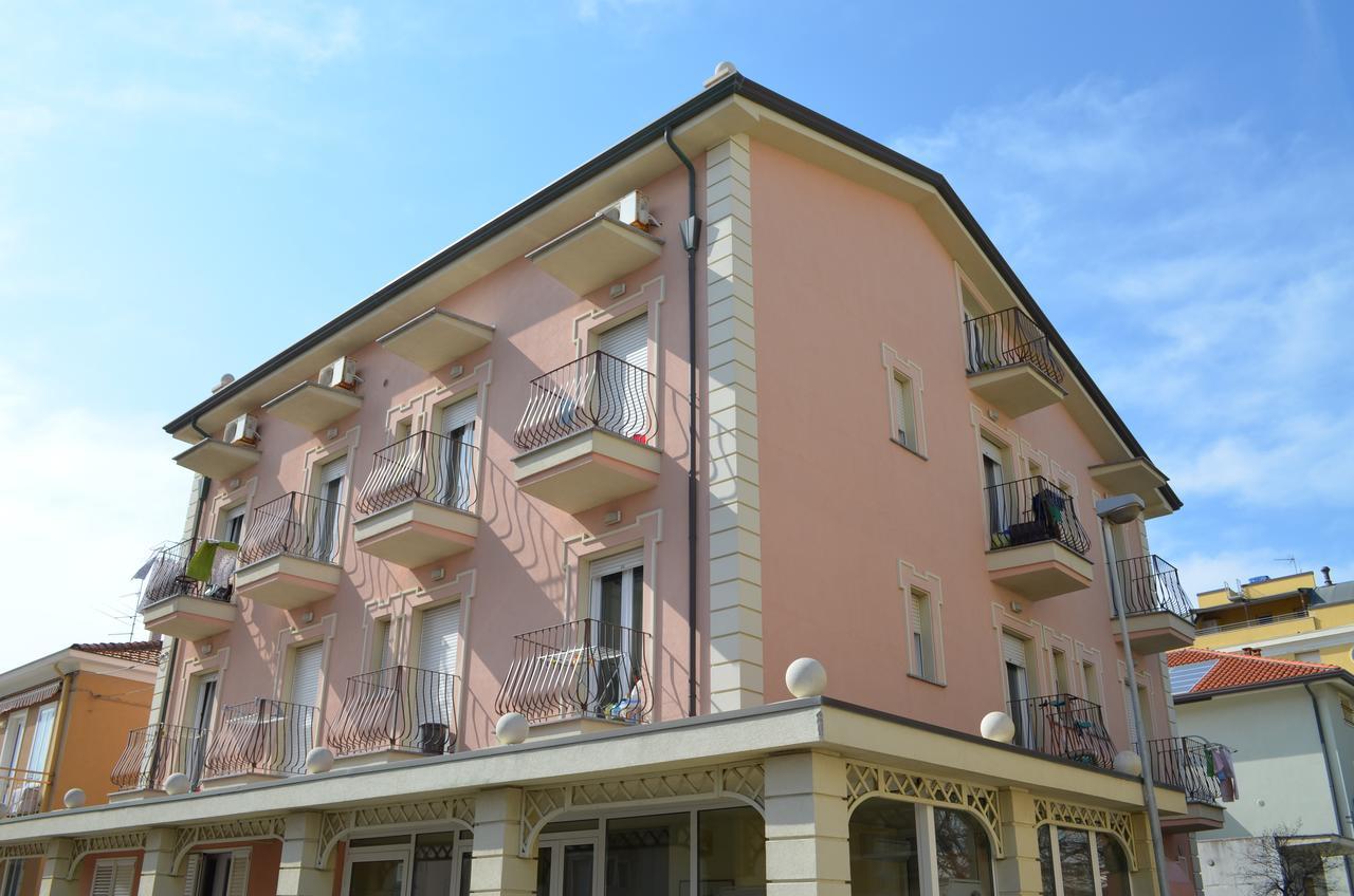 Residence Uno Studio&Suites Rimini Eksteriør billede